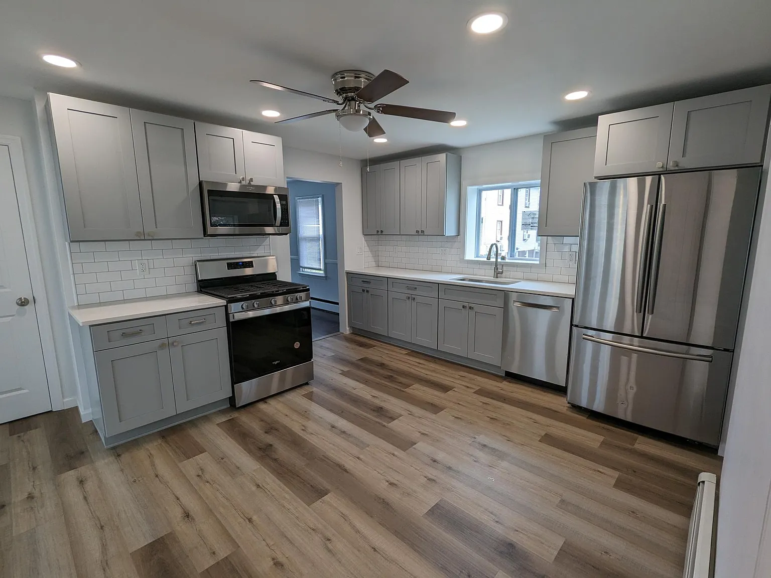 2 bed, 1200 sqft, $2,700 — Photo 2