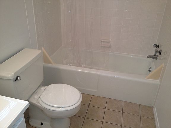 5th image of 145 Lemoyne Ave APT 3