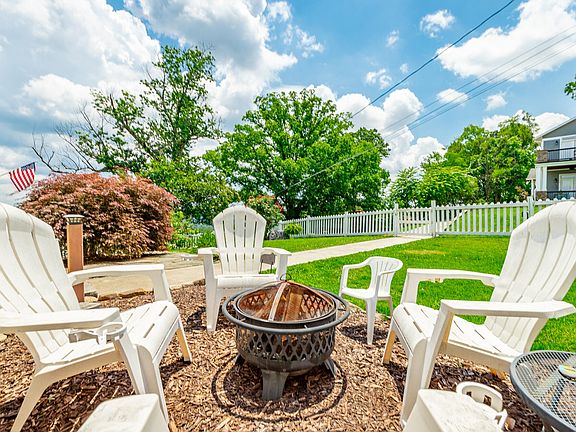 3rd image of 1127 Valentine Cir