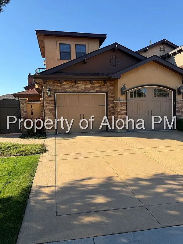 3 bed, 2.5 bath, 2502 sqft, $2,696 — Photo 2