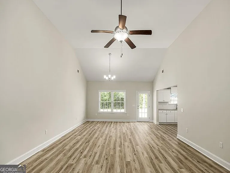 1002 Oglethorpe Ln — Photo 6