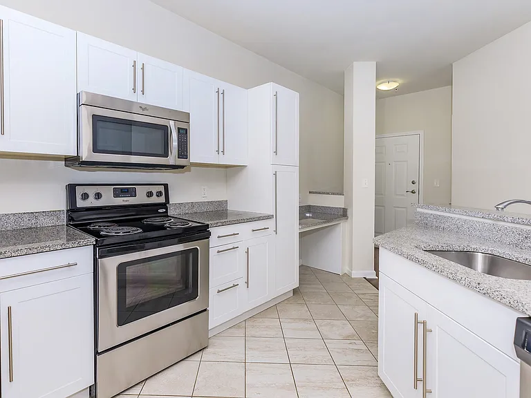 Knoll Crest Apartments — Photo 18