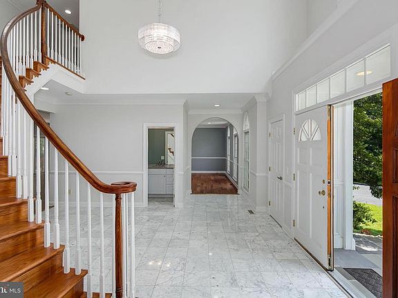 4th image of 11565 W Hill Dr