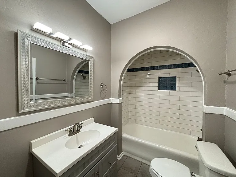 3523 W Markham St — Photo 7