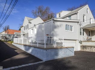 3 Haws Ln APT B, Flourtown, PA 19031
