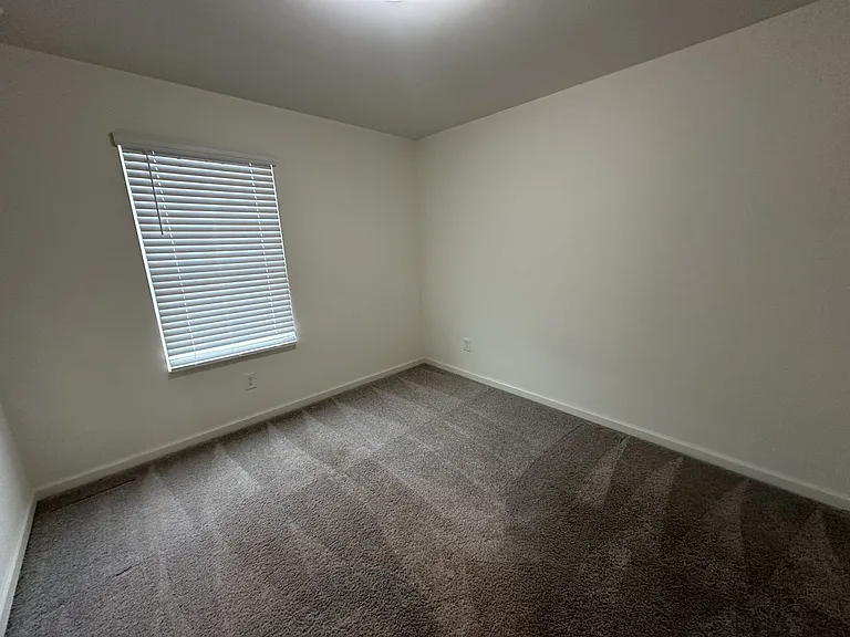 128 Swindon Dr — Photo 8