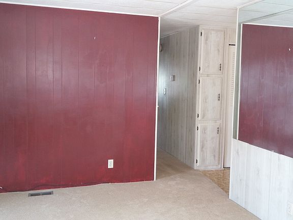 4th image of 160 Tangiers St