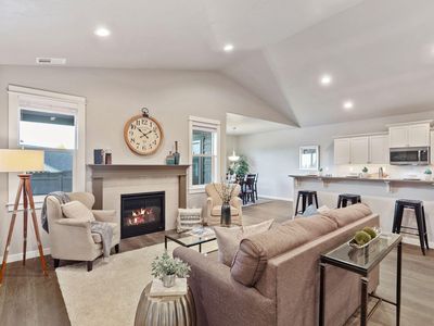 3381 NW 16th St #102, Redmond, OR, 97756