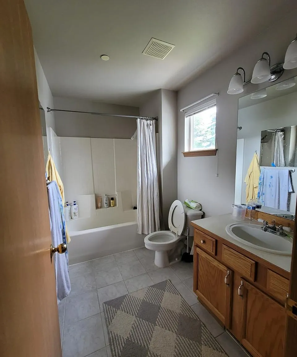 4 bed, 2.5 bath, 2500 sqft, $3,350 — Photo 2