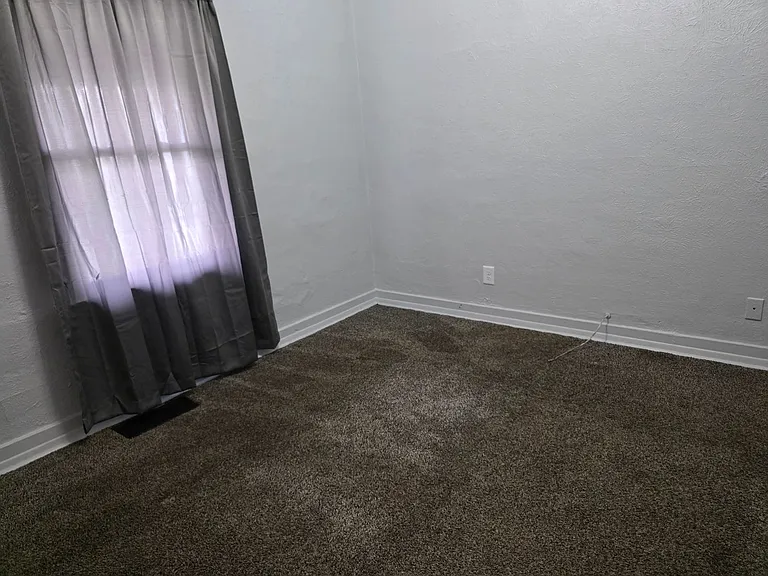 2203 Smith St — Photo 7