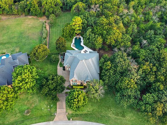 5th image of 2104 Beachview Dr