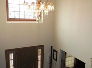8960 Spring Crest Dr, Brooklyn, OH 44144