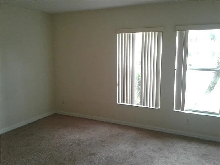 1752 SW Airoso Blvd — Photo 6