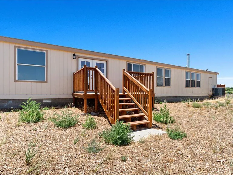 24175 N Los Angeles St — Photo 14