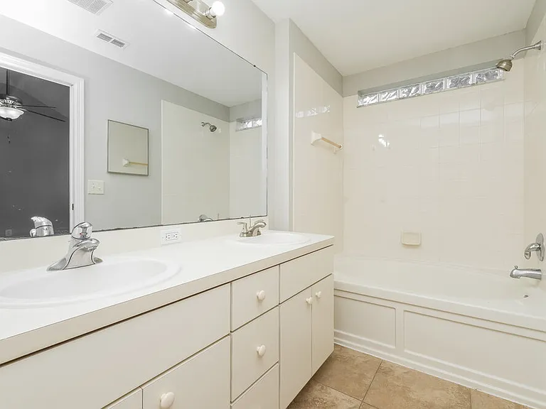 7546 Oxford Garden Cir — Photo 10