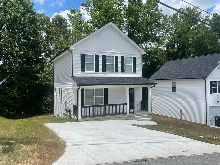 271 Patterson Ave SE — Photo 2