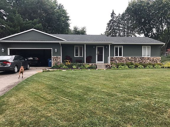 2nd image of 1143 Paradise Lake Dr SE