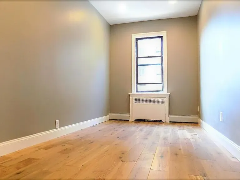 4542 44th St #2F — Photo 6
