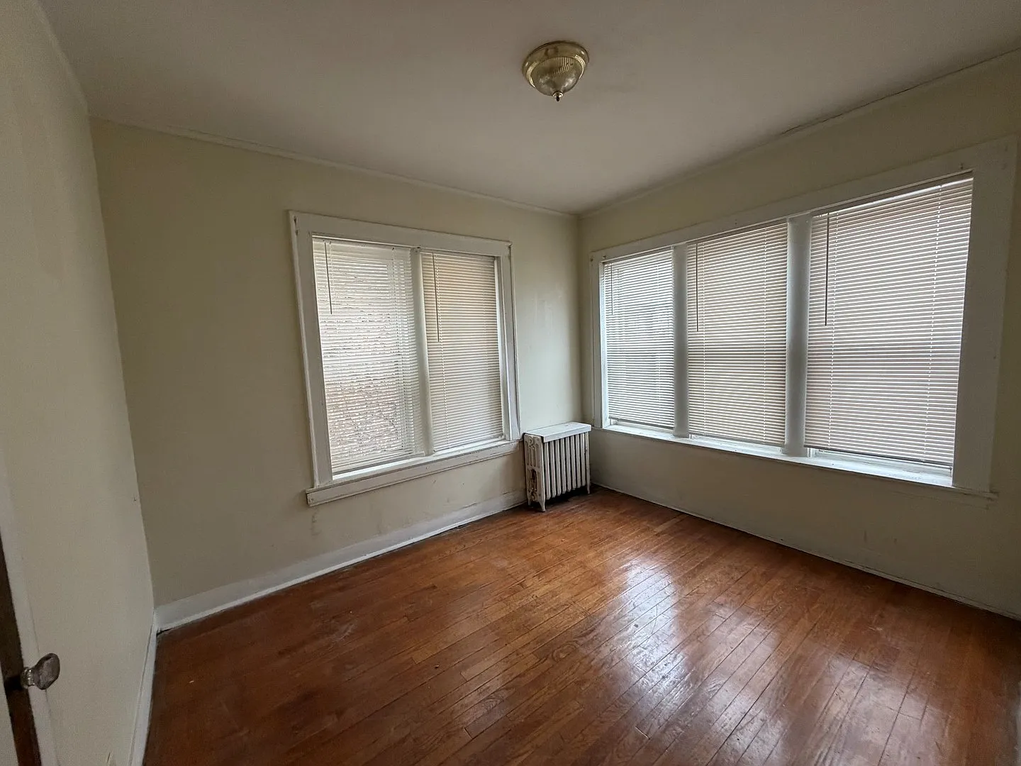 3 bed, 900 sqft, $1,200 — Photo 4