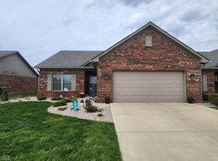 1302 Country Creek Cir, Shelbyville, IN 46176