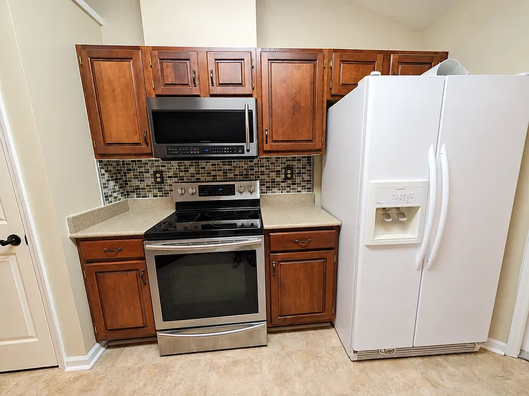 1285 Cordova Cir — Photo 10