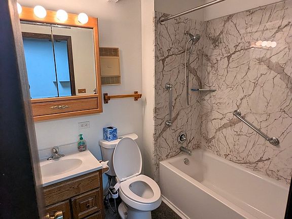 5th image of 149 Forest Ave APT C