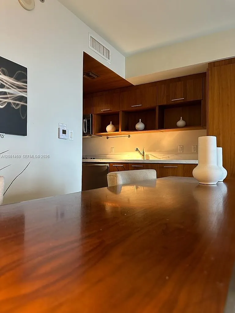 50 Biscayne Condo — Photo 2