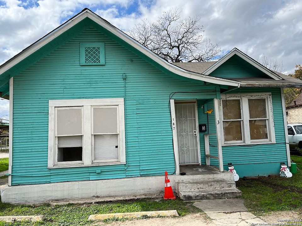 1st image of 107 STANLEY CT