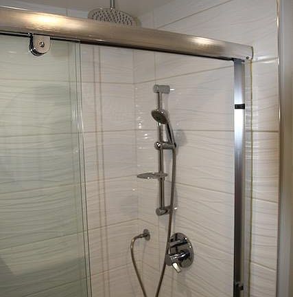 4th image of 220 Waverley St #3