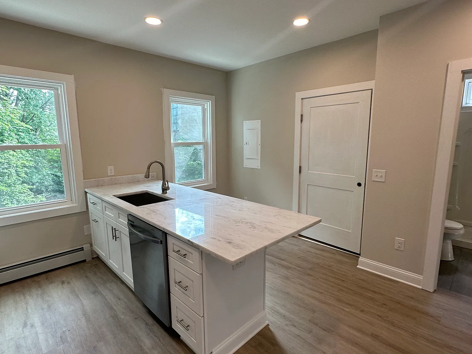 2 bed, 900 sqft, $2,000 — Photo 4
