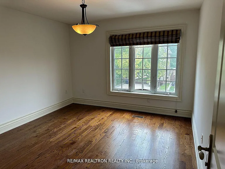 76 Horsham Ave — Photo 25