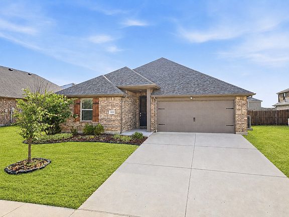 2nd image of 3020 Cliffview Dr