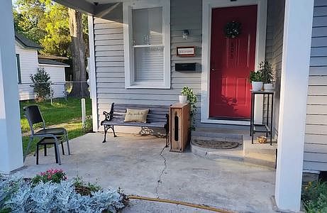 805A Stevenson St.
Front interest