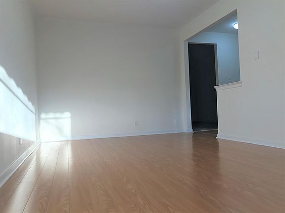 4th image of 2169 Ford St #2FL