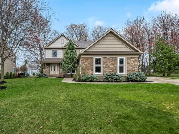 18411 Martins Ln, Strongsville, OH 44149