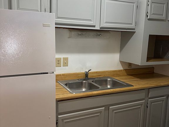 2nd image of 426 Center St #11