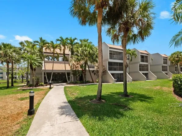 230 Lakeview Drive #111, Weston, FL 33326