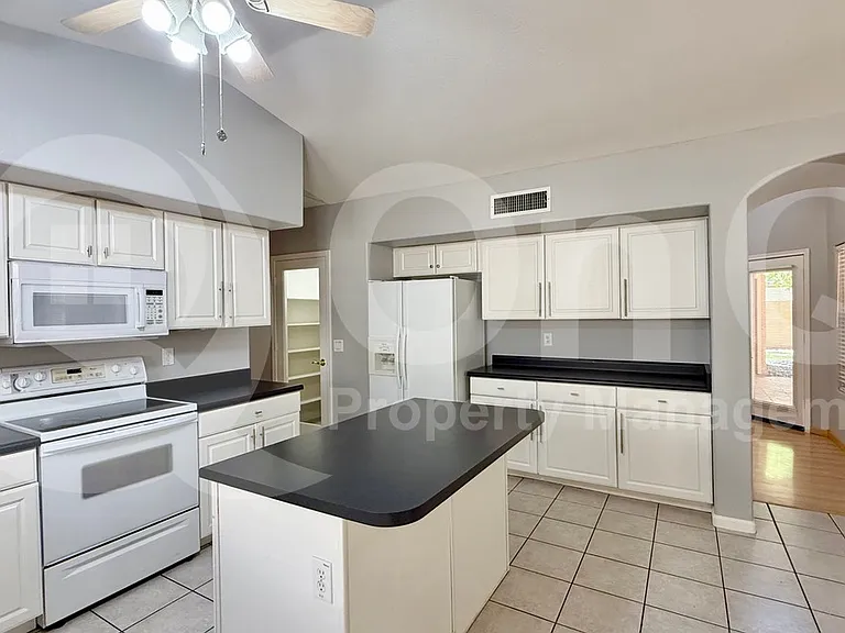 1530 E Toledo St — Photo 13