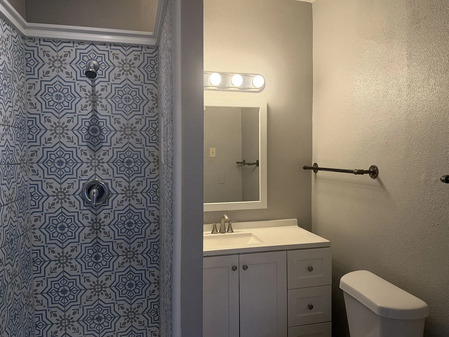1-Bedroom Apartment in Tobin Hill — Photo 4