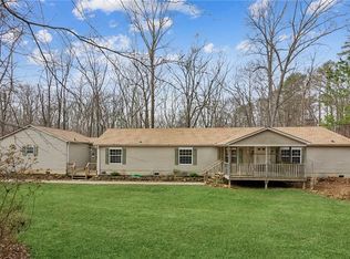 1956 Bend N Hickory Rd, Toccoa, GA 30577