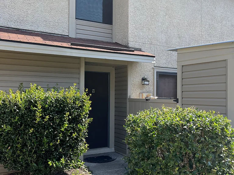 901 Olmstead Dr — Photo 1