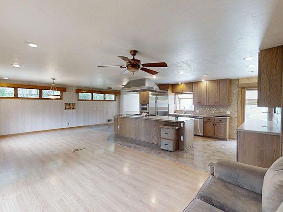2nd image of 621 Pineview Pl