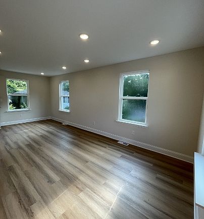 2nd image of 3105 E 37th St