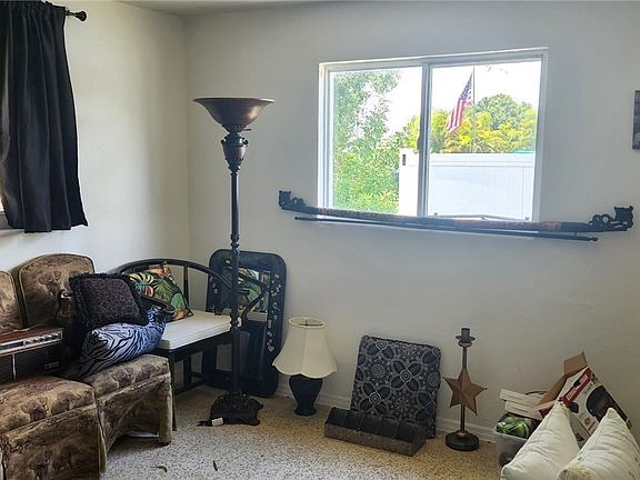 4th image of 1162 Travis Ave