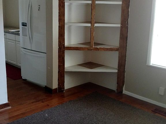 4th image of 1218 Churchman Ave