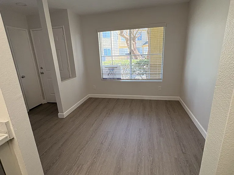 2079 Lakeridge Cir #104 — Photo 3