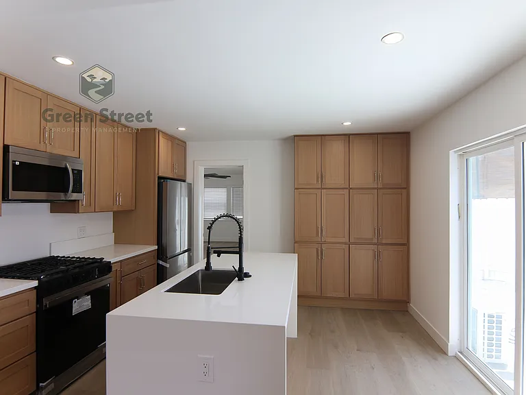 6831 Amherst St — Photo 7