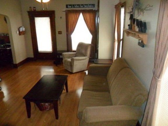4th image of 58 Raymond Ave