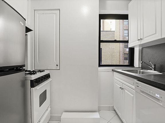 5th image of 400 E 57th St APT 9N