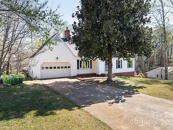 3rd image of 916 Rollingwood Dr